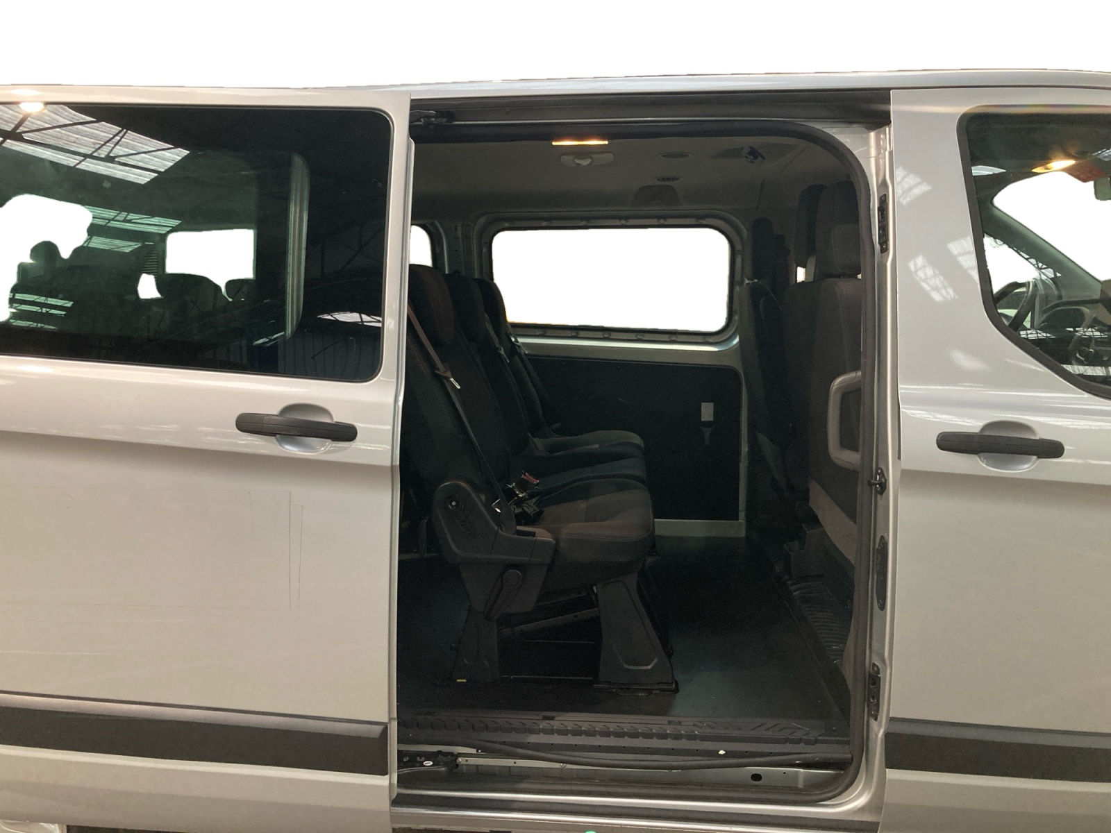 FORD Transit Custom Kombi 320 L2H1 2.0 EcoBlue 130 Trend Business	9pl 2023