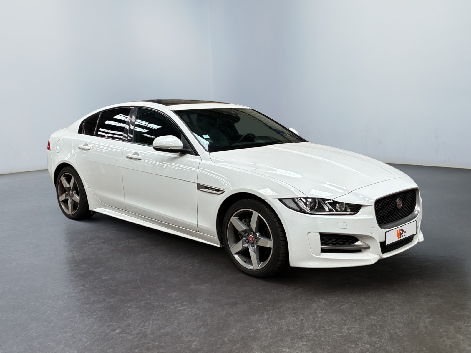 JAGUAR XE 2.0 D - 180 ch BVA R-Sport 2017