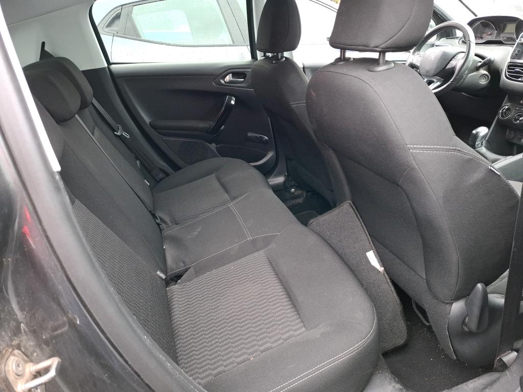 PEUGEOT 208 1.2 PureTech 82ch BVM5 Active 2015