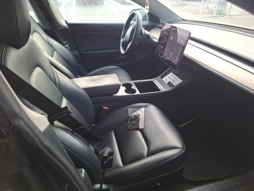 TESLA  2021