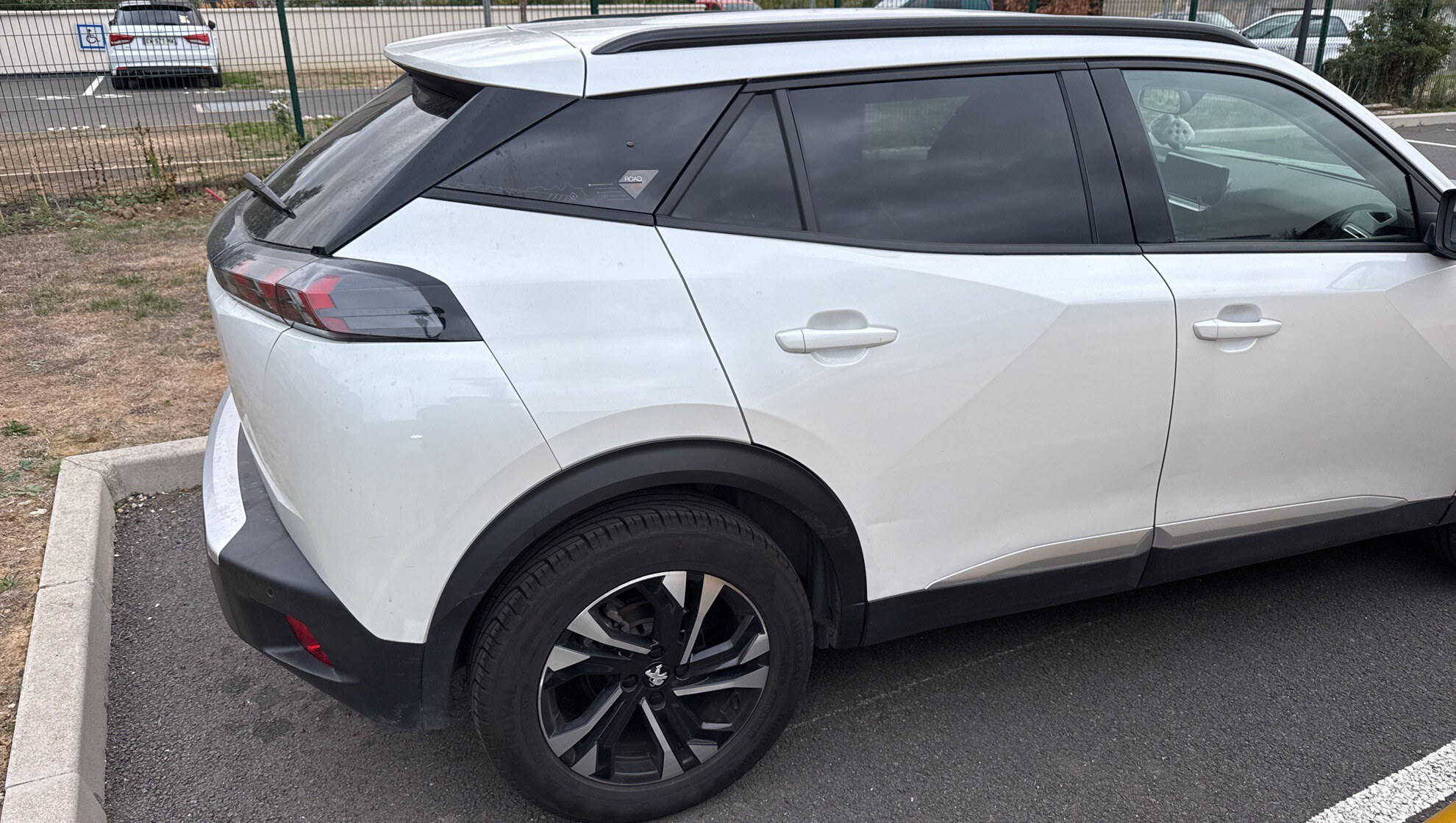 PEUGEOT 2008 PureTech 130 S&S EAT8 Roadtrip 2021