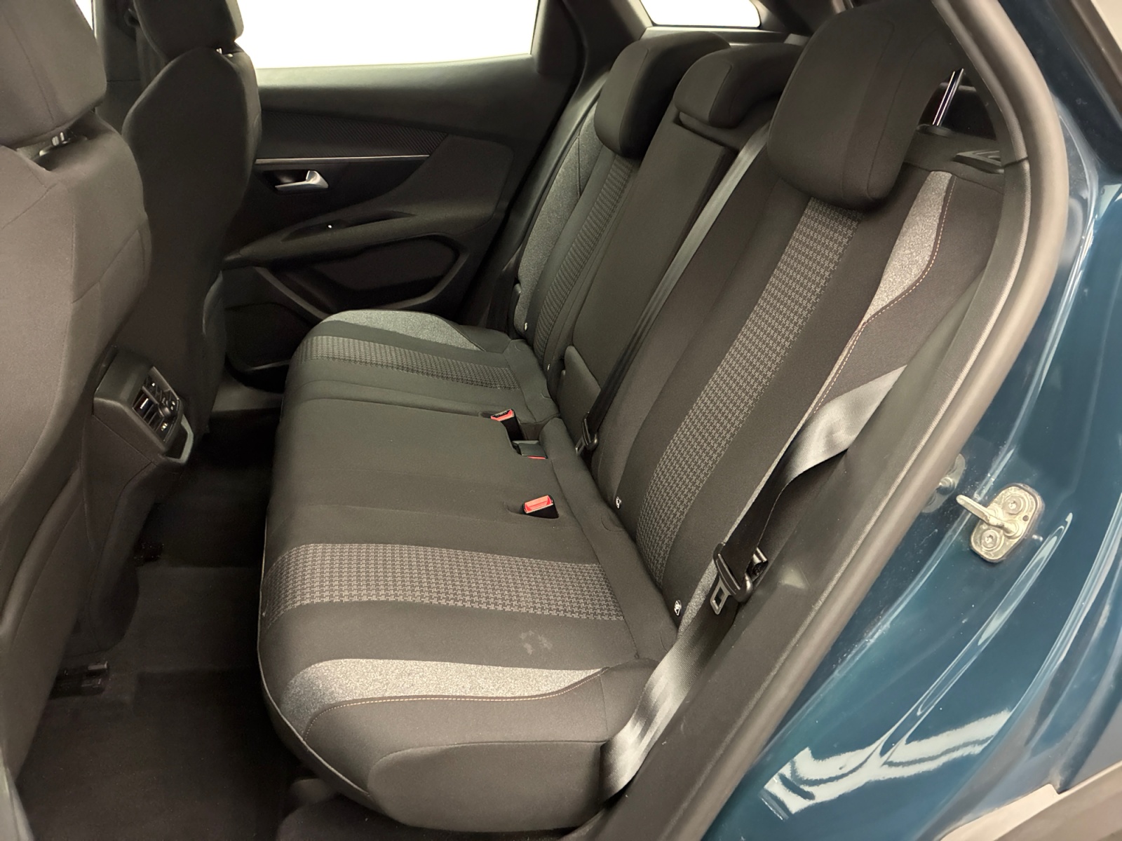 PEUGEOT 3008 BUSINESS 3008 Puretech 130ch S&S EAT8 Active Business 2021