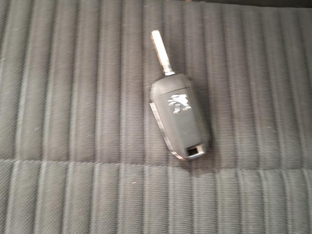 PEUGEOT 2008 PureTech 100 S&S BVM6 Active Pack 2023