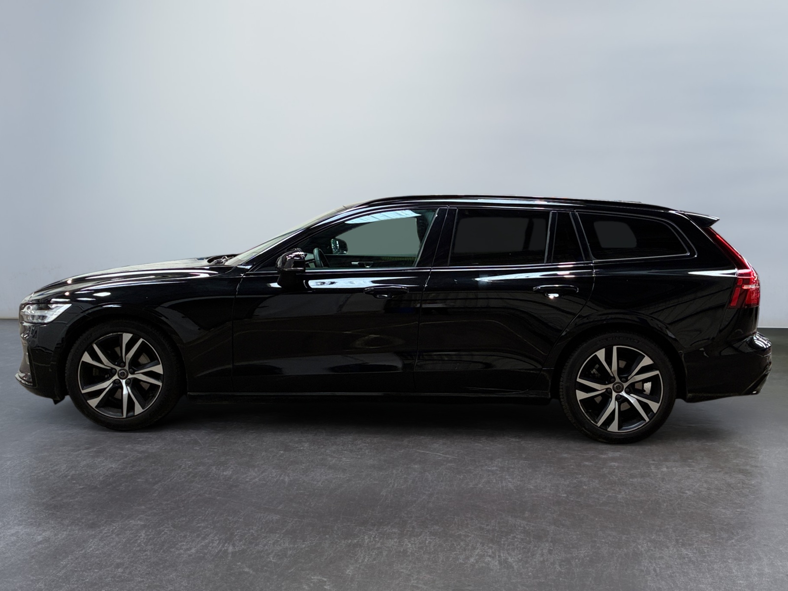 VOLVO V60 B3 163 ch Geartronic 8 R-Design 2021