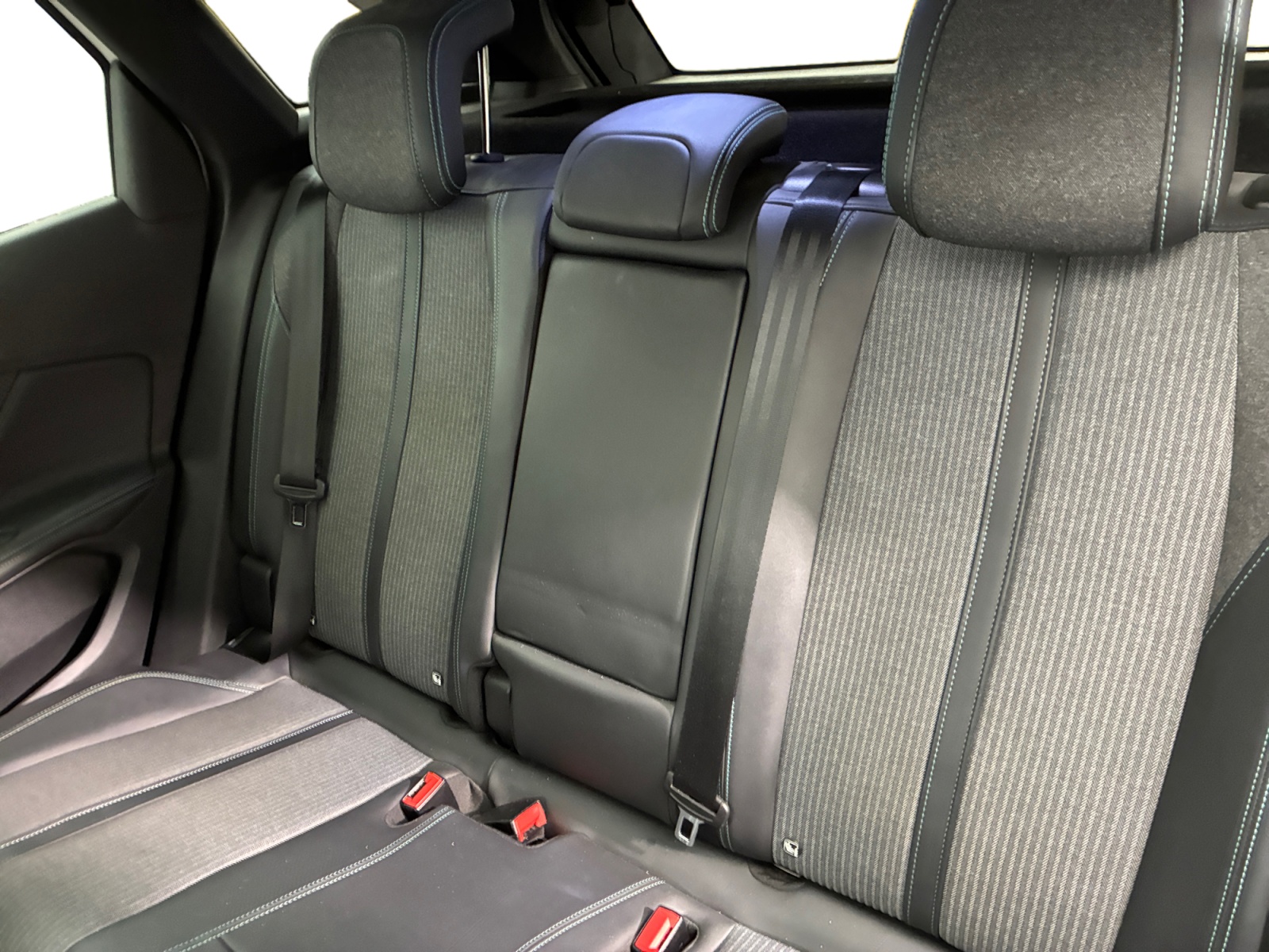 PEUGEOT 3008 Hybrid 225 e-EAT8 Allure 2022