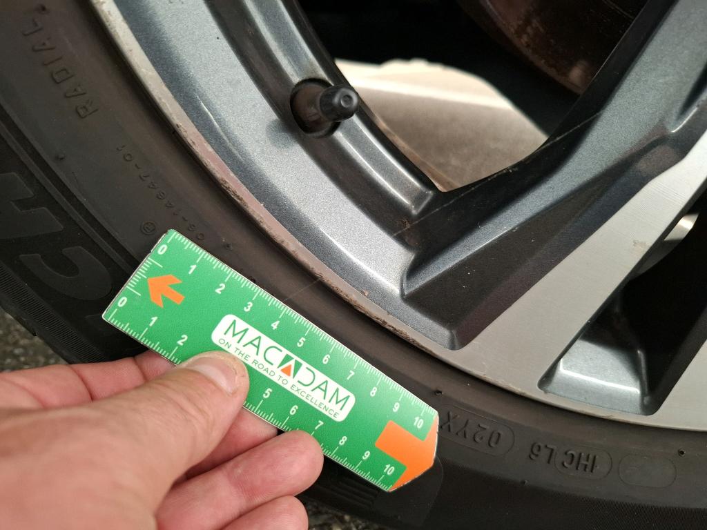 NISSAN  2018