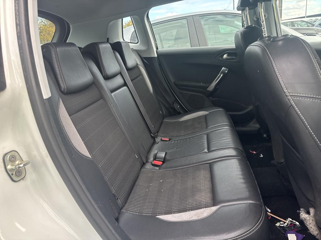PEUGEOT 2008 1.6 BlueHDi 120ch S&S BVM6 Allure 2015