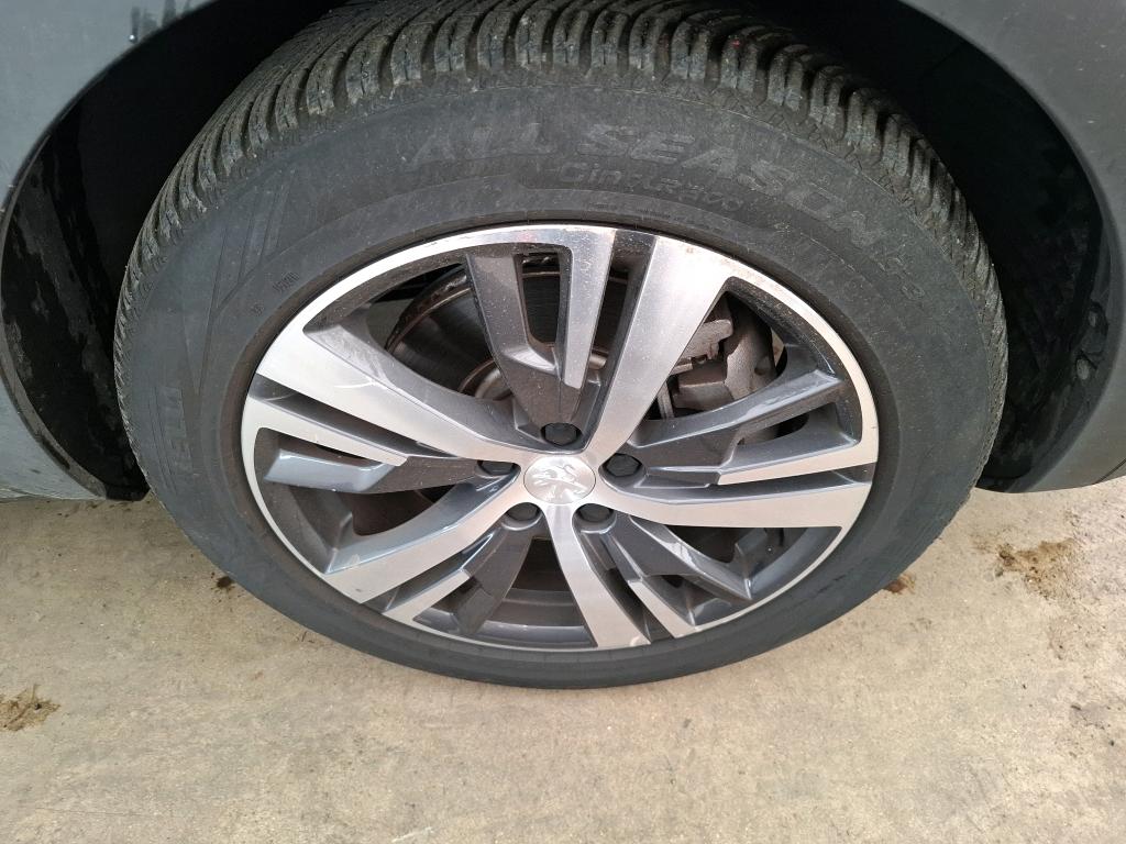 PEUGEOT 3008 Hybrid 225 e-EAT8 Active Pack 2023