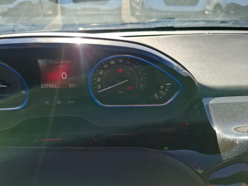 PEUGEOT 2008 1.6 e-HDi 115ch FAP BVM6 Allure 2014