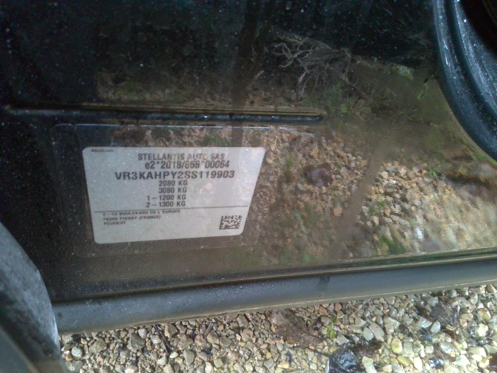 PEUGEOT 3008 Hybrid 136 e-DCS6 Allure 2025