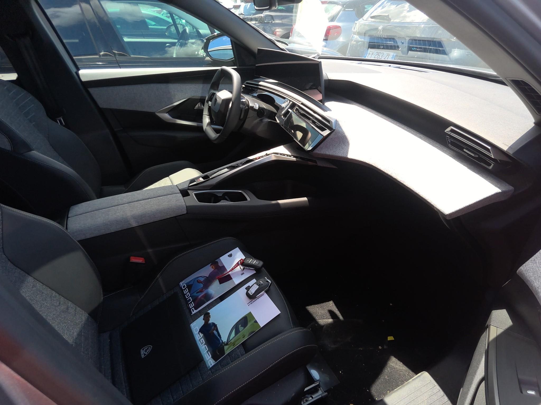 PEUGEOT 5008 Hybrid 145 ch e-DCS6 Allure 2025