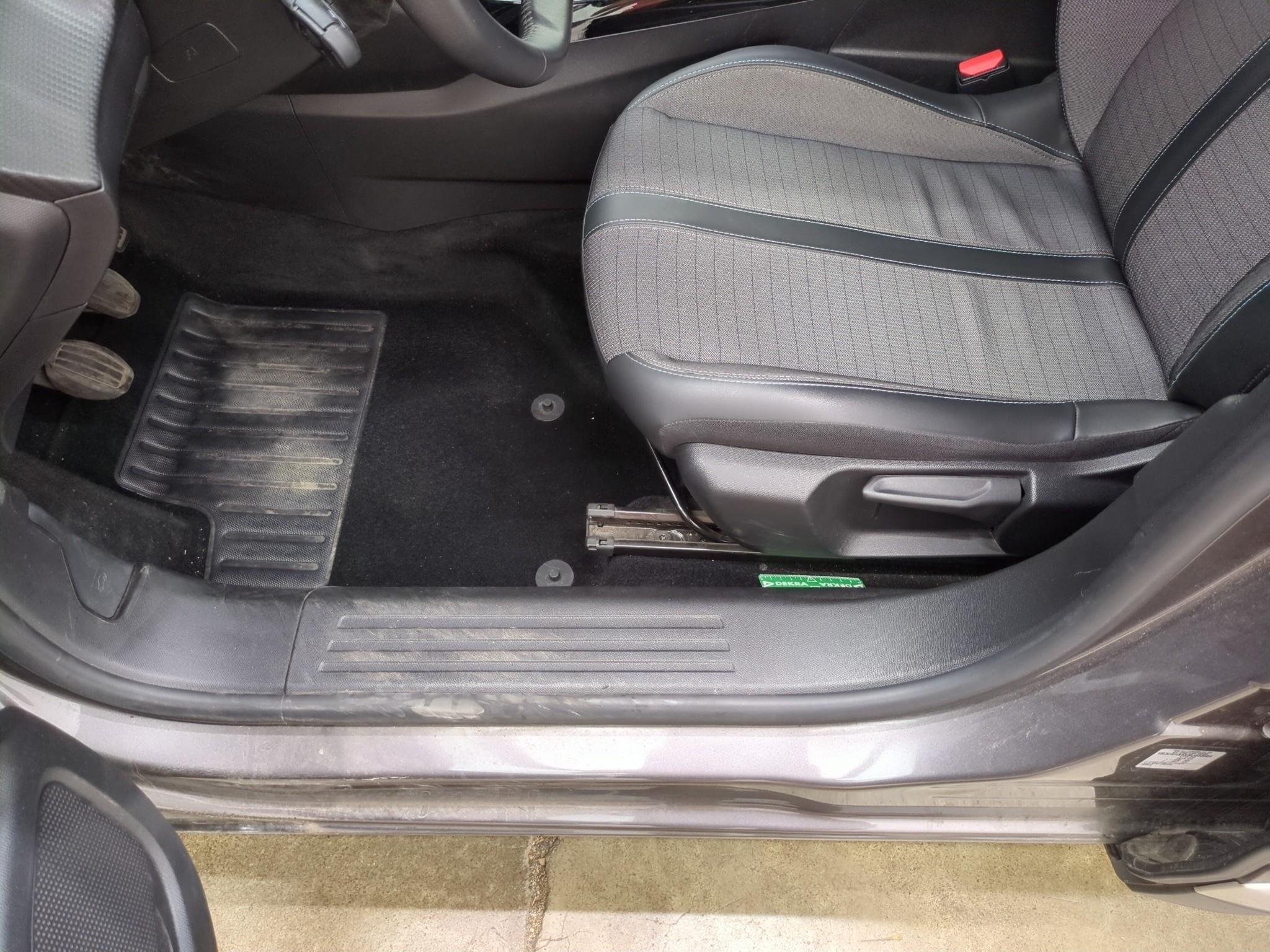 PEUGEOT 2008 BUSINESS PureTech 130 S&S BVM6 Allure 2022