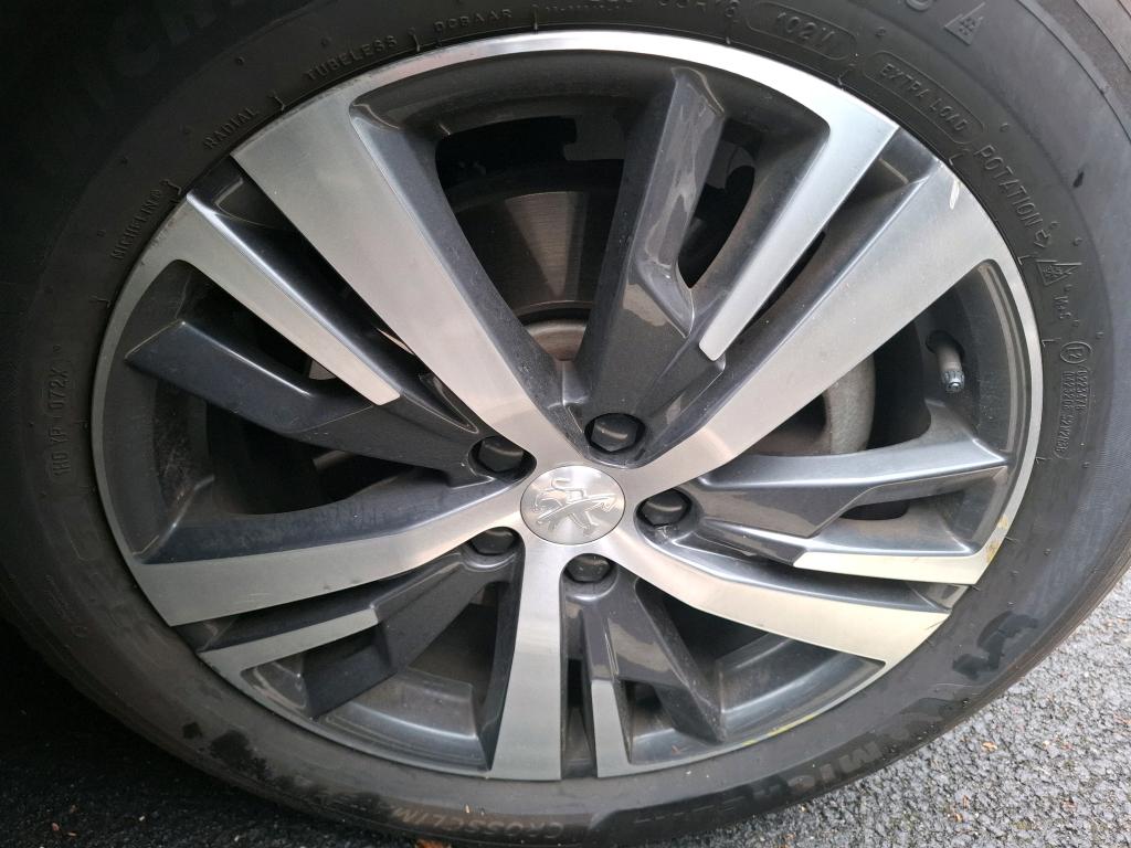 PEUGEOT 3008 Hybrid 225 e-EAT8 Allure 2022