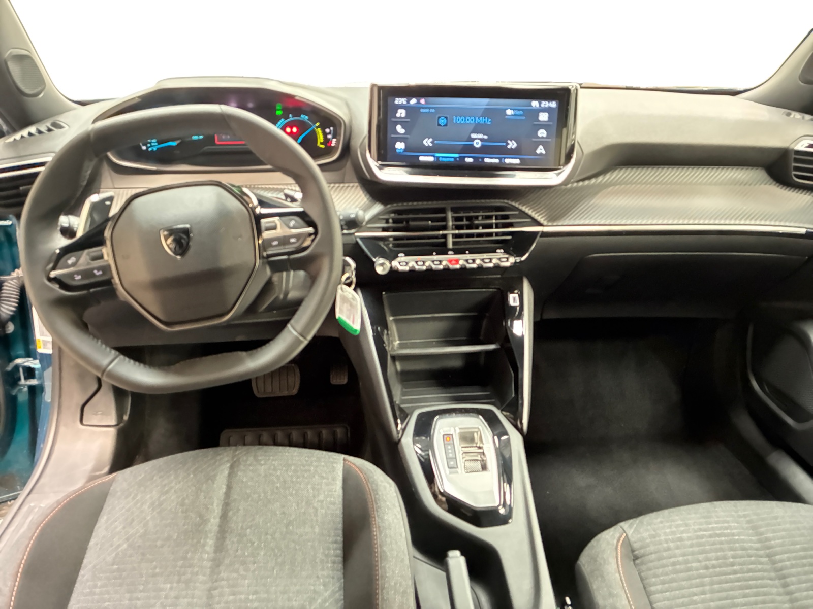 PEUGEOT 2008 Hybrid 136 e-DCS6 Allure 2025