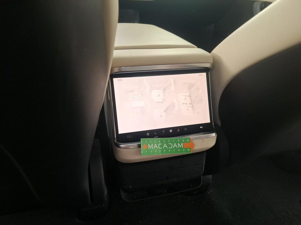 TESLA  2023