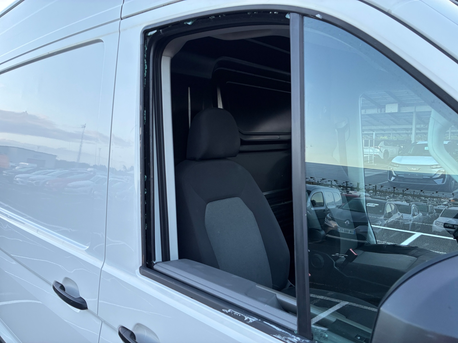 VOLKSWAGEN CRAFTER VAN 30 L3H3 11 M3 TRAC 2023