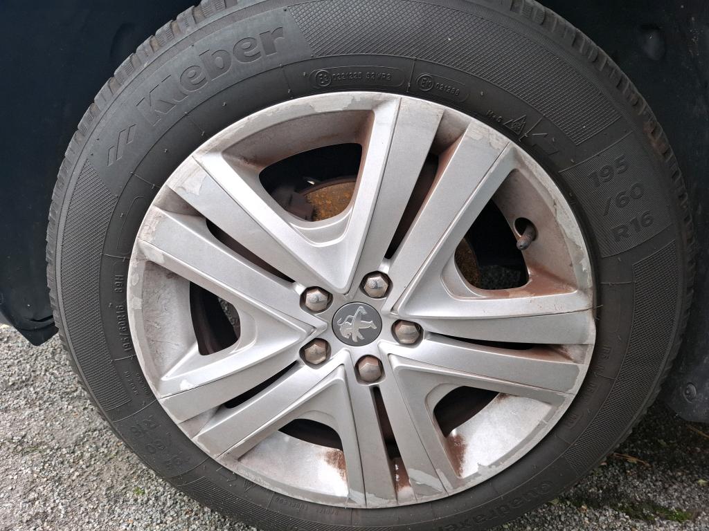 PEUGEOT 2008 PureTech 82ch S&S BVM5 Signature 2019