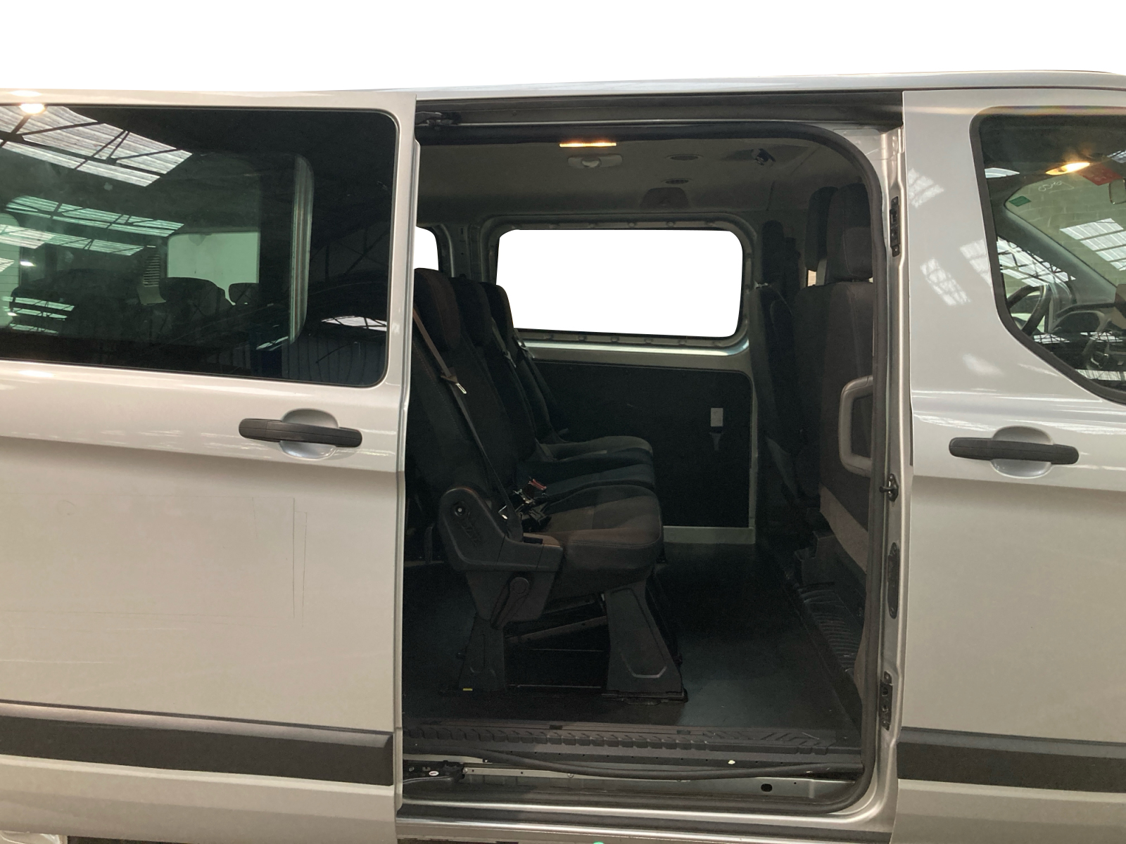 FORD Transit Custom Kombi 320 L2H1 2.0 EcoBlue 130 Trend Business	9pl 2023