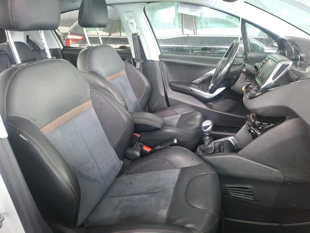 PEUGEOT 208 1.6 BlueHDi 120ch S&S BVM6 Féline 2016