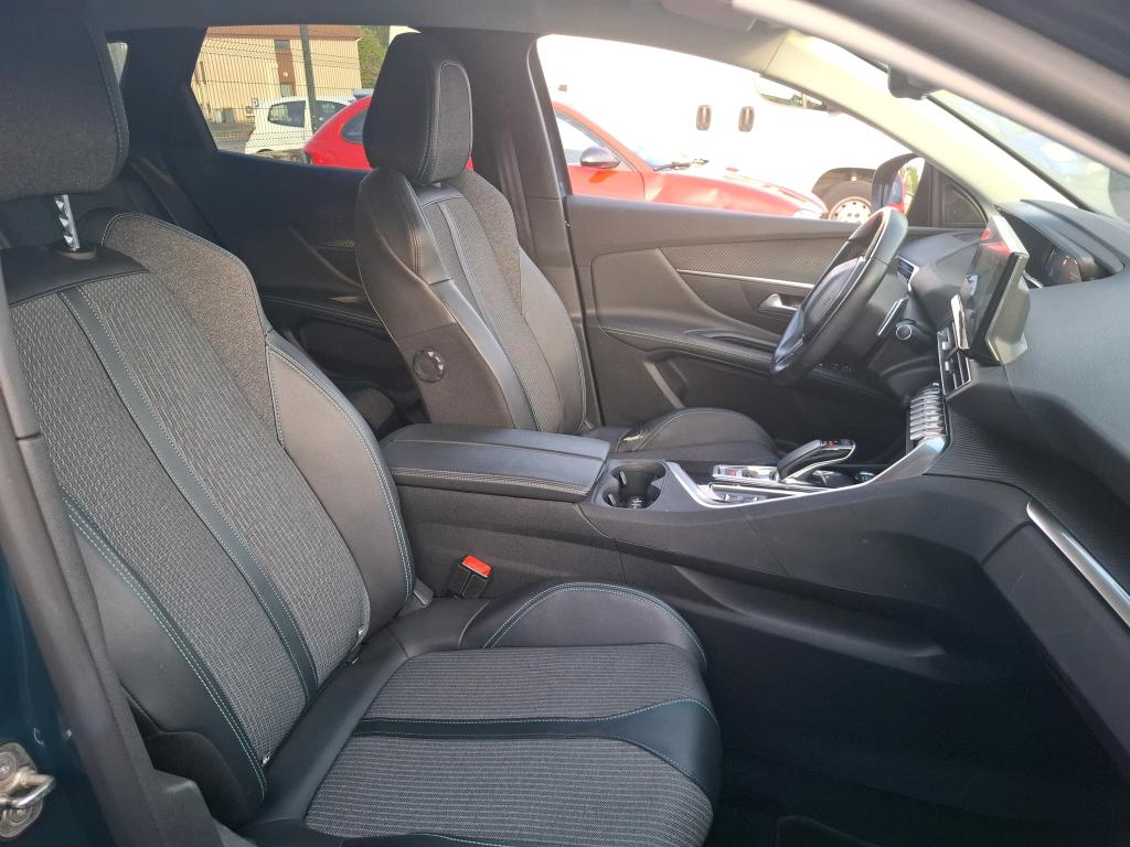 PEUGEOT 3008 Hybrid 225 e-EAT8 Allure 2021