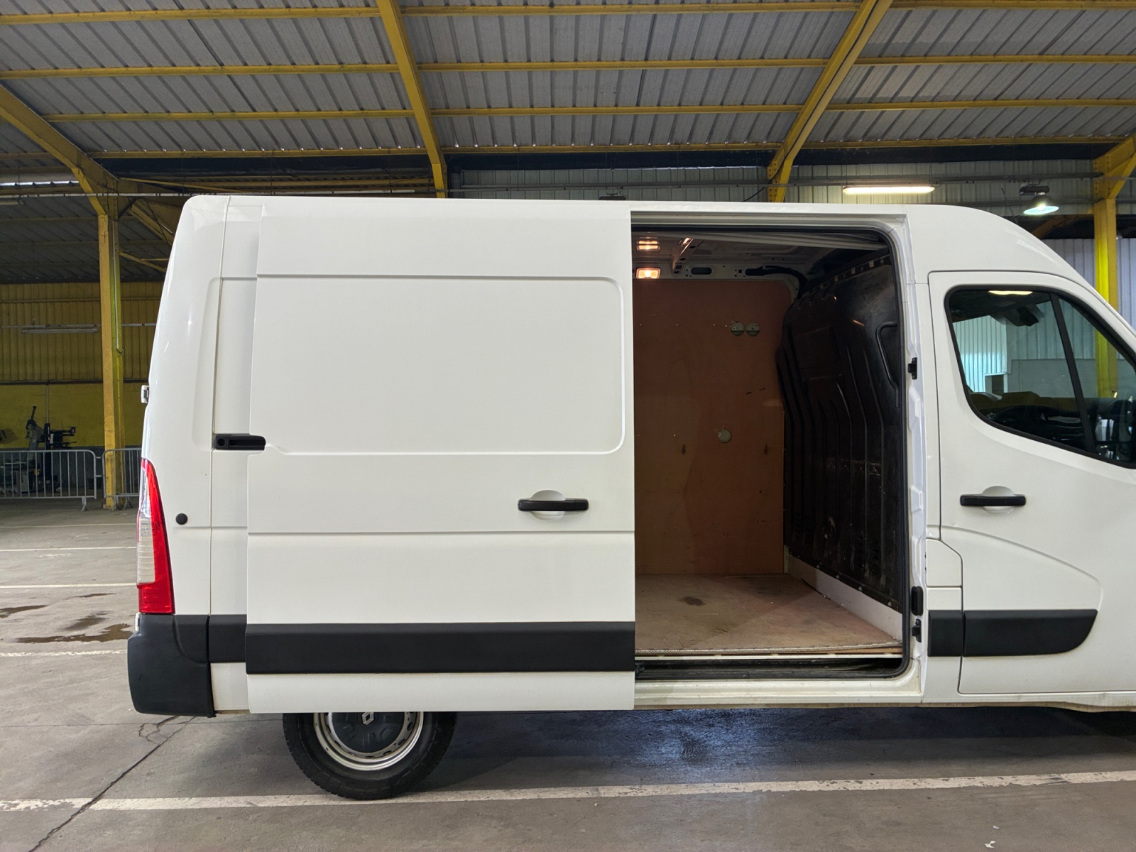 RENAULT MASTER FGN TRAC F3300 L2H2 DCI 135 GRAND CONFORT 2020