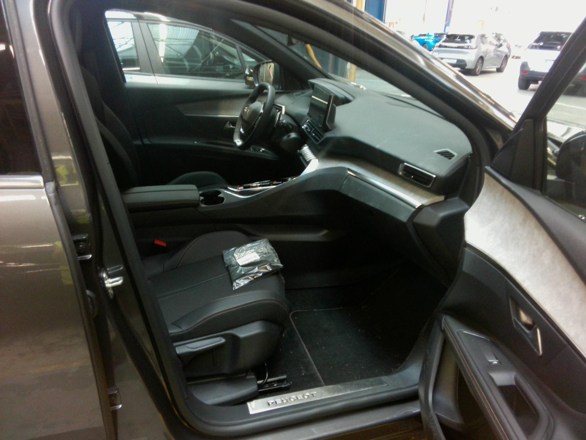 PEUGEOT 3008 Hybrid 225 e-EAT8 GT 2023