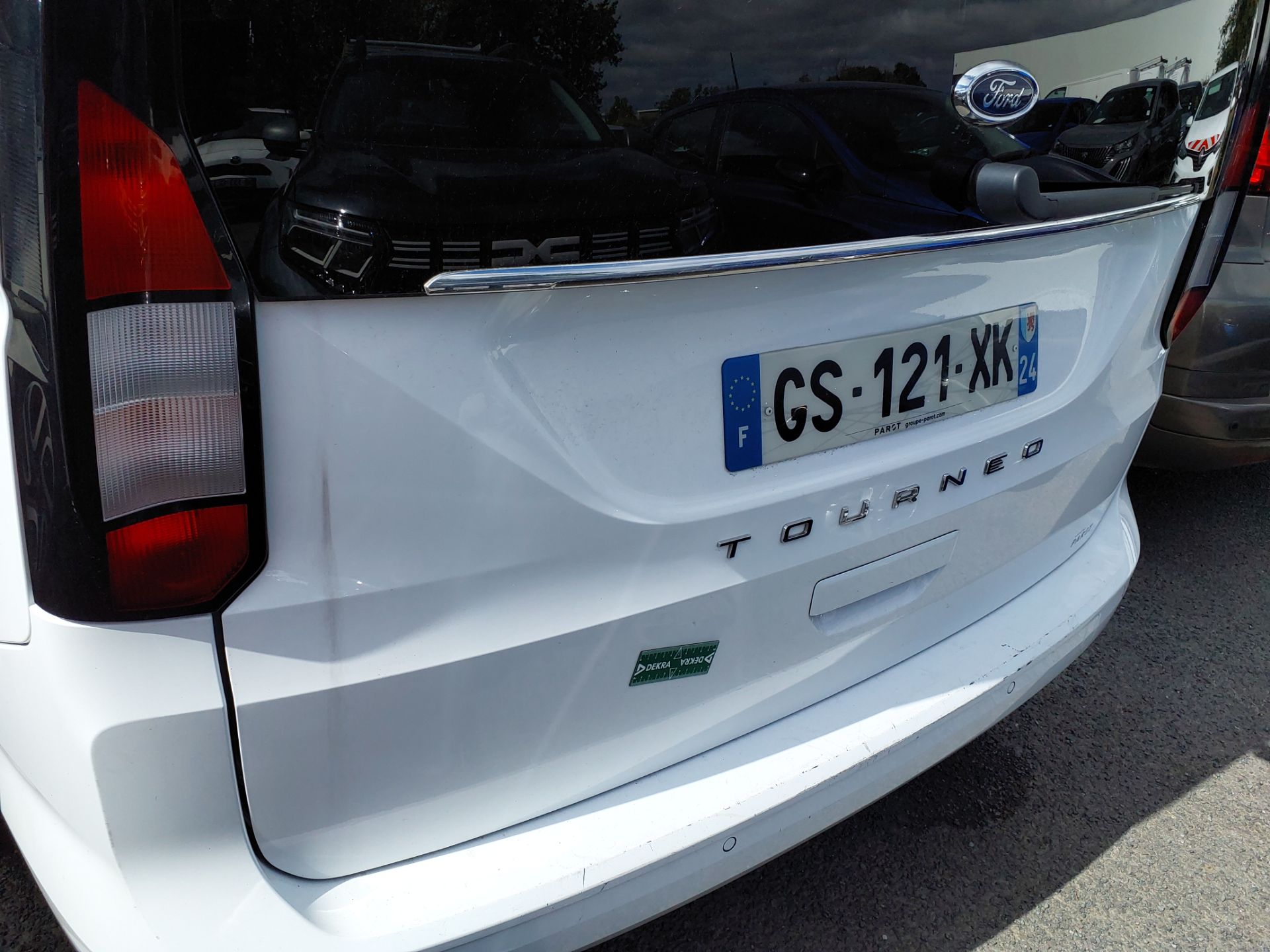FORD TOURNEO GRAND Connect 2.0 EcoBlue 122 BVM6 Titanium 2023