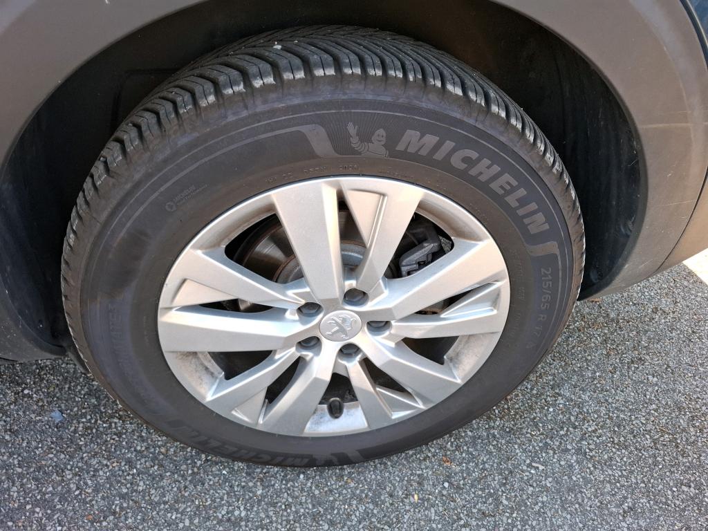 PEUGEOT 5008 Hybrid 136 e-DCS6 Active Pack 2024
