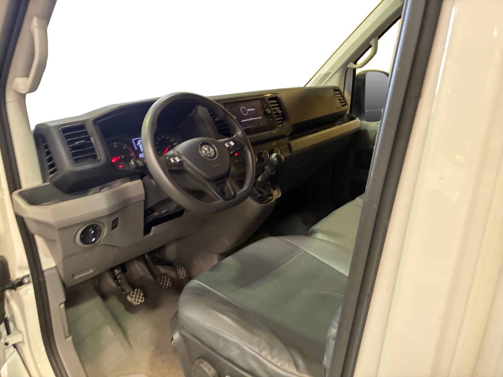 VOLKSWAGEN CRAFTER VAN 35 L3H3 2.0 TDI 140 CH BUSINESS 2022