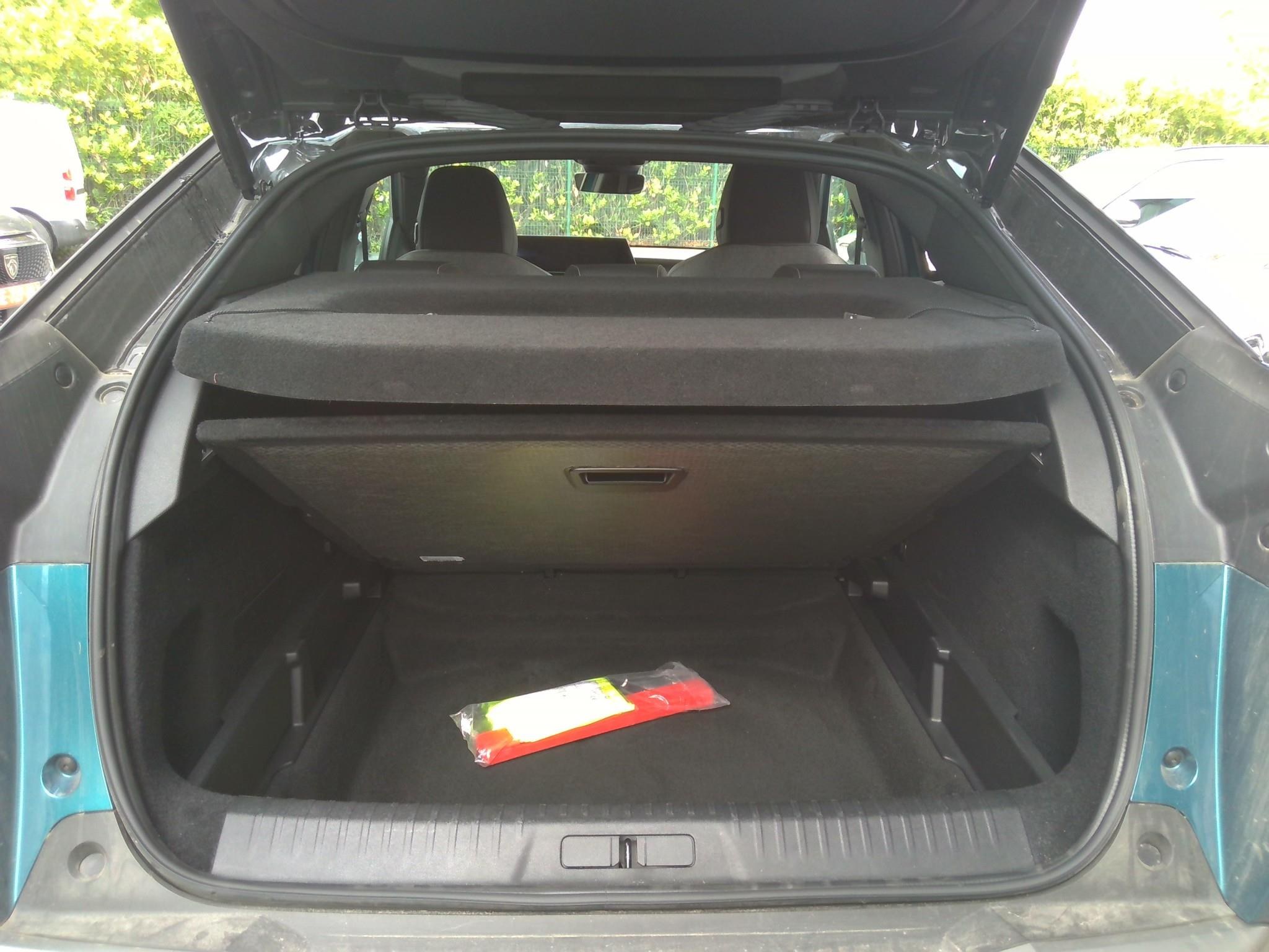 PEUGEOT 3008 Hybrid 145 e-DCS6 GT 2025