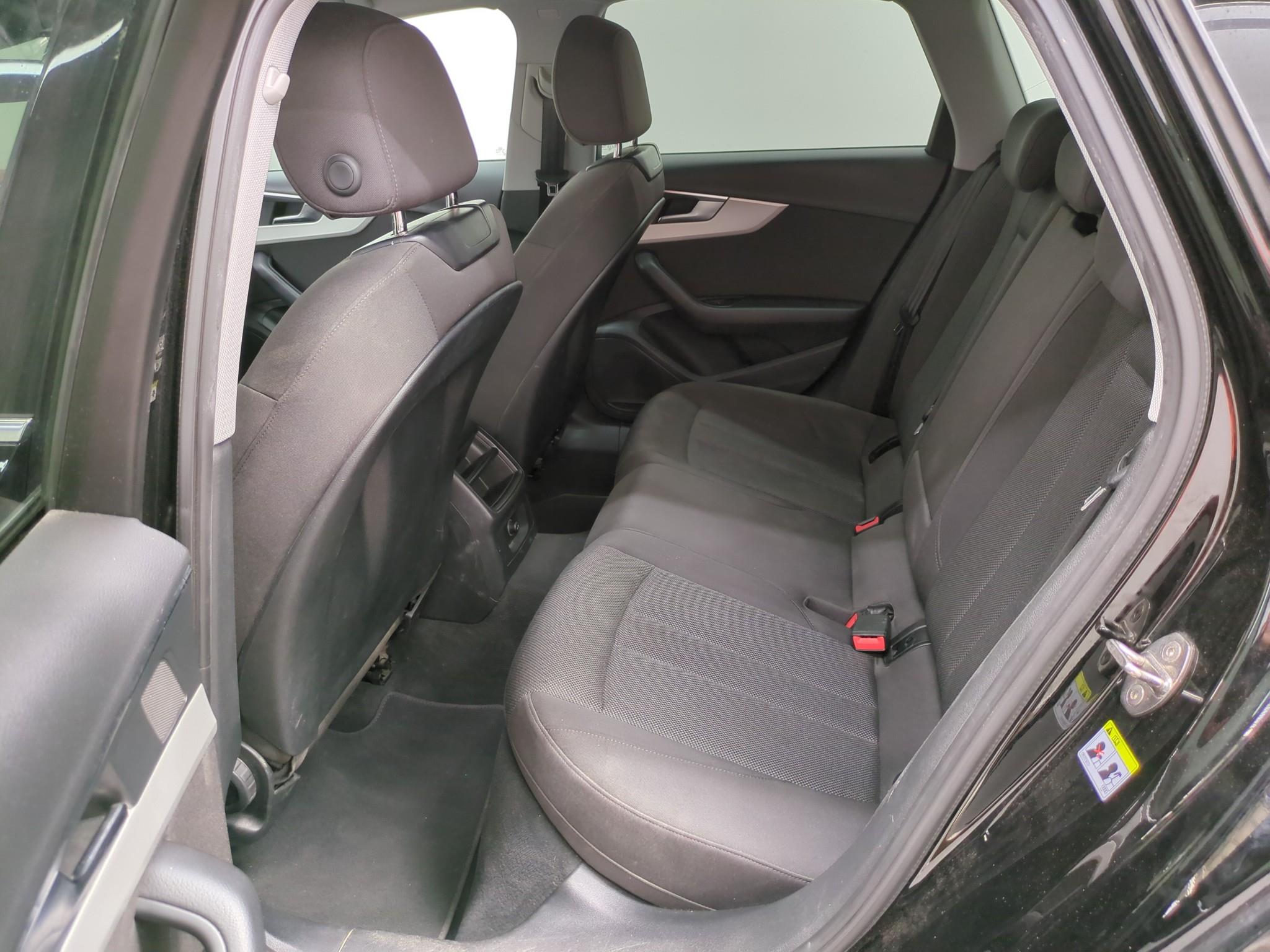 AUDI A4 AVANT 30 TDI 136 S tronic 7 Business Line 2022