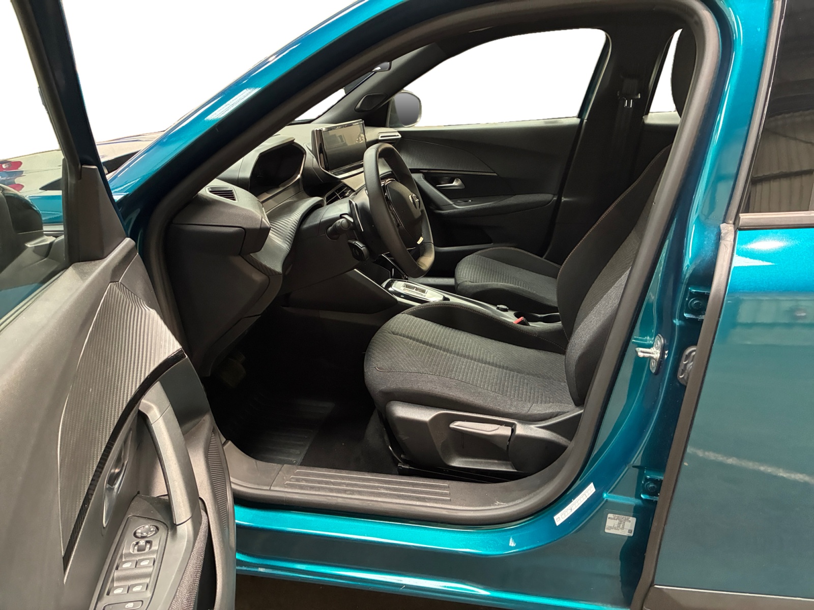 PEUGEOT 2008 Hybrid 136 e-DCS6 Allure 2025