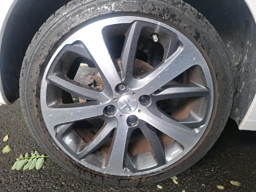 PEUGEOT 208 1.6 BlueHDi 120ch S&S BVM6 Féline 2016