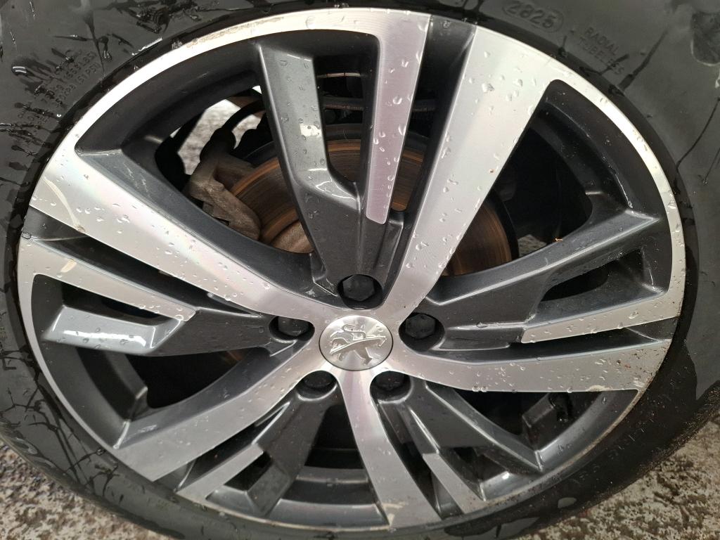PEUGEOT 3008 Hybrid 225 e-EAT8 Allure Pack 2022
