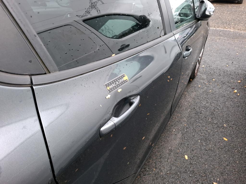PEUGEOT 208 1.2 PureTech 82ch BVM5 Active 2015