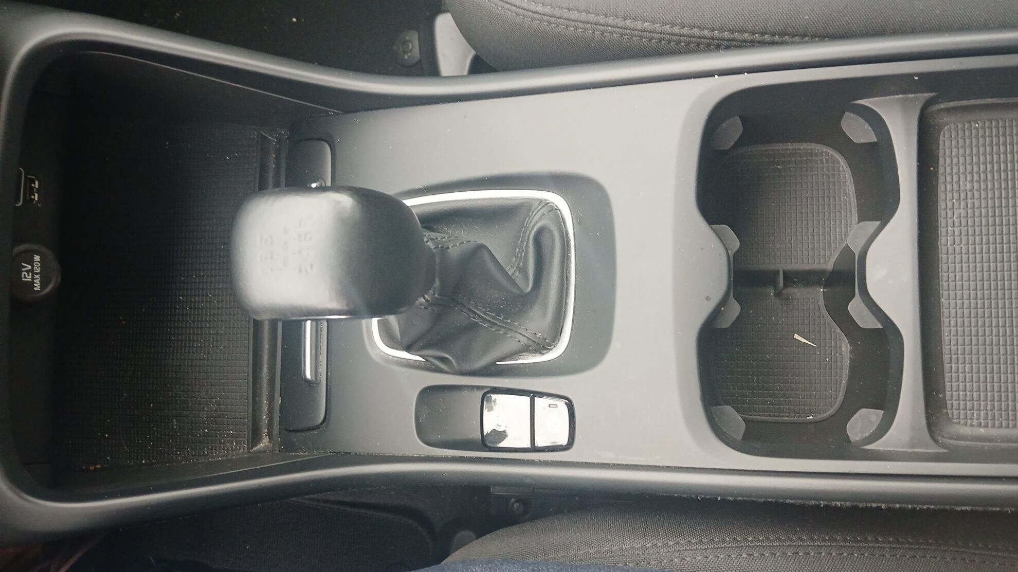 VOLVO XC40 BUSINESS T2 129 ch Momentum 2026