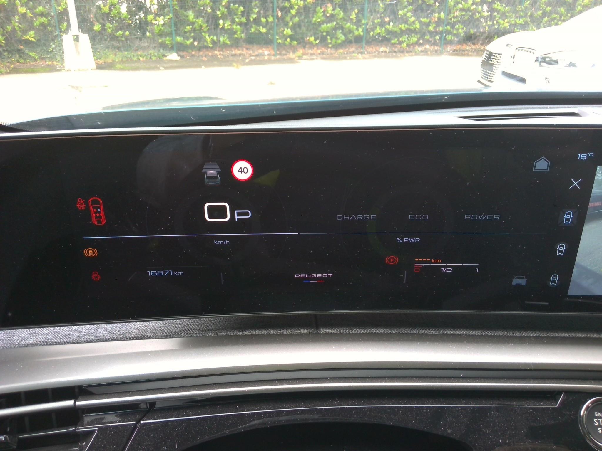 PEUGEOT 3008 Hybrid 145 e-DCS6 GT 2025