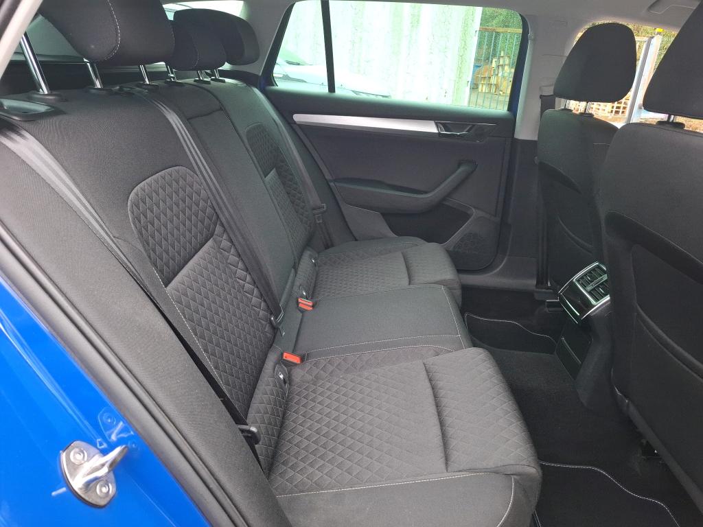 SKODA SUPERB COMBI 2.0 TDI 150 SCR DSG7 Business 2024