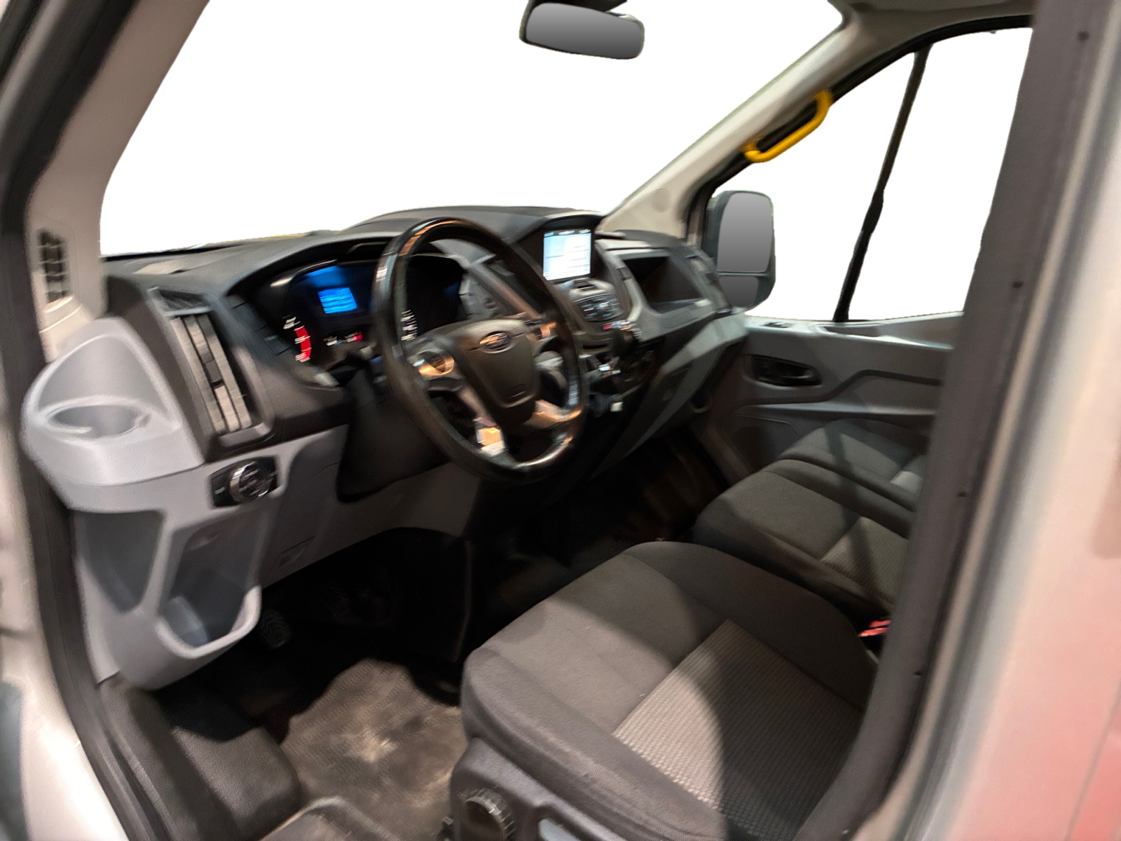 FORD TRANSIT KOMBI TPMR P350 L4H3 2.0 TDCi 130 Ambiente 8pl 2017