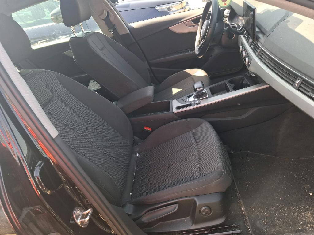 AUDI A4 AVANT 30 TDI 136 S tronic 7 Business Line 2023