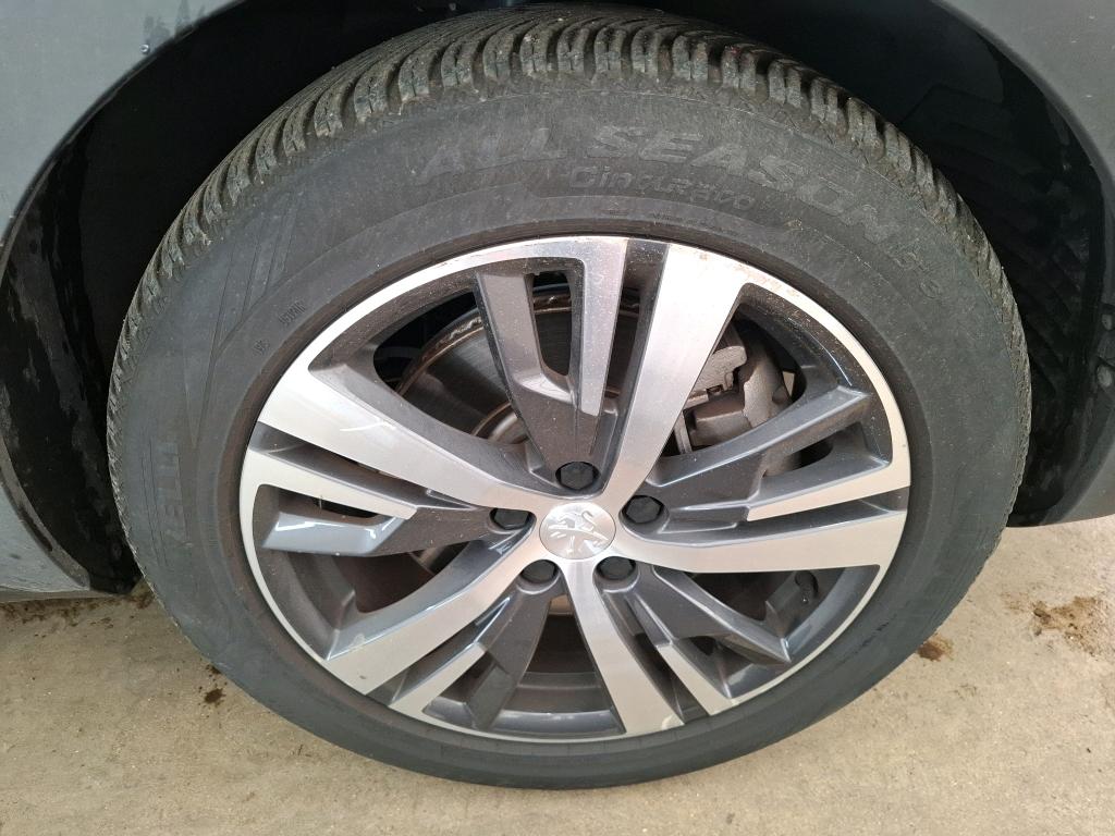 PEUGEOT 3008 Hybrid 225 e-EAT8 Active Pack 2023