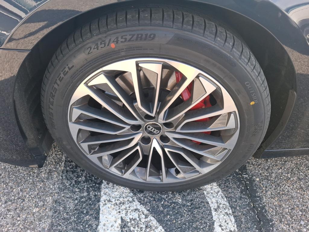 AUDI A6 AVANT 55 TFSIe 367 ch S tronic 7 Quattro Competition 2023