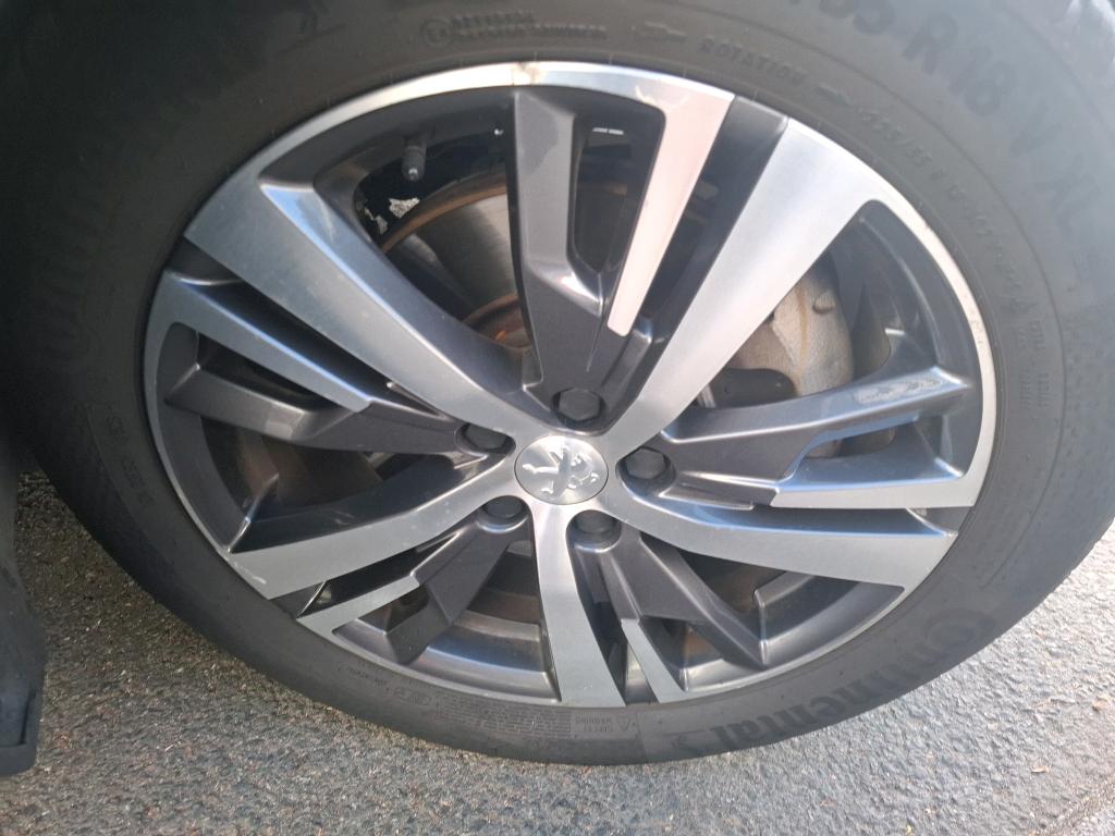 PEUGEOT 3008 Hybrid 225 e-EAT8 Active Pack 2023