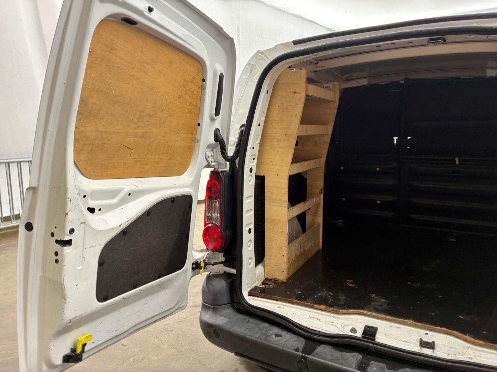 CITROEN BERLINGO FOURGON M BLUEHDI 100 S&S BUSINESS 2017