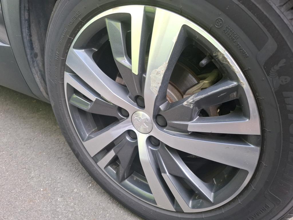 PEUGEOT 3008 Hybrid 225 e-EAT8 Allure Pack 2022