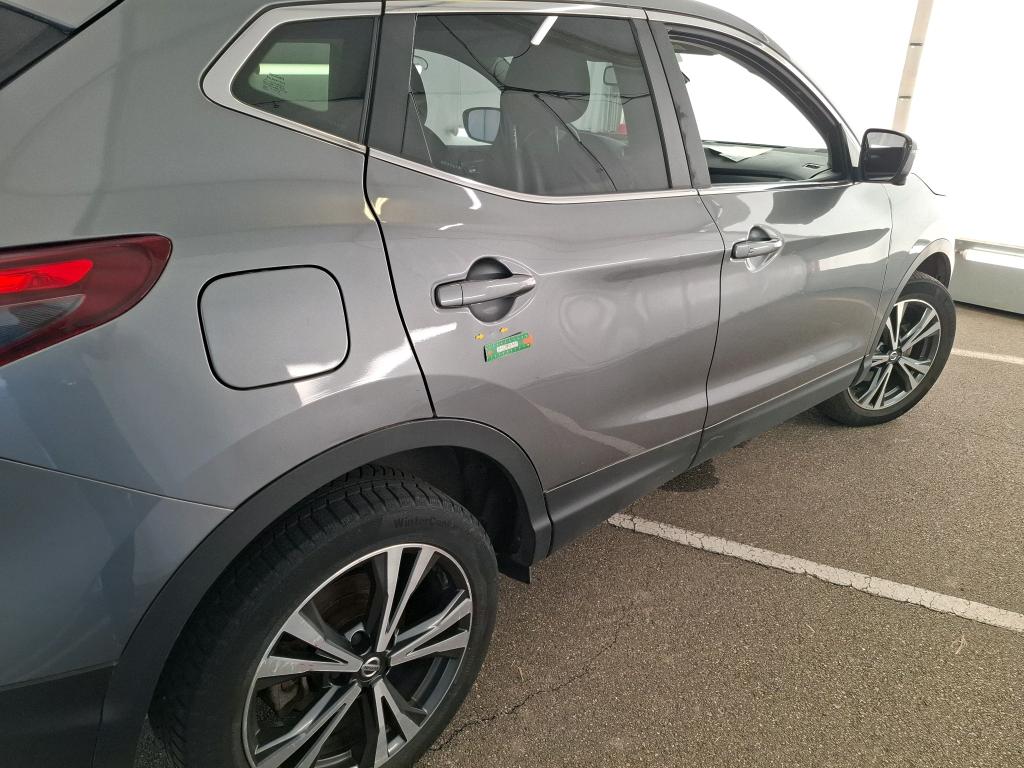 NISSAN  2018