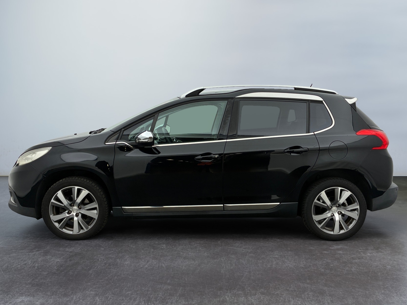 PEUGEOT 2008 1.6 e-HDi 115ch FAP BVM6 Féline Titane Féline Titane 2013