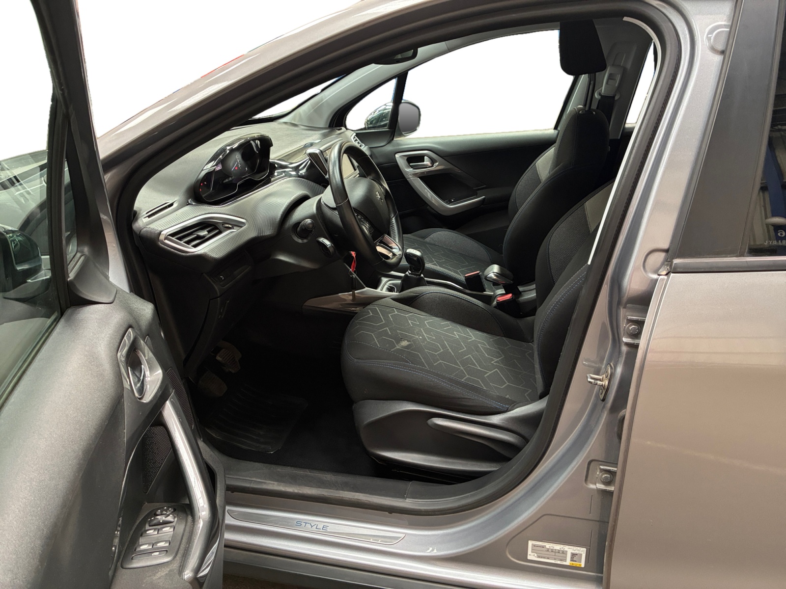 PEUGEOT 2008 1.6 BlueHDi 100ch BVM5 Style 2018