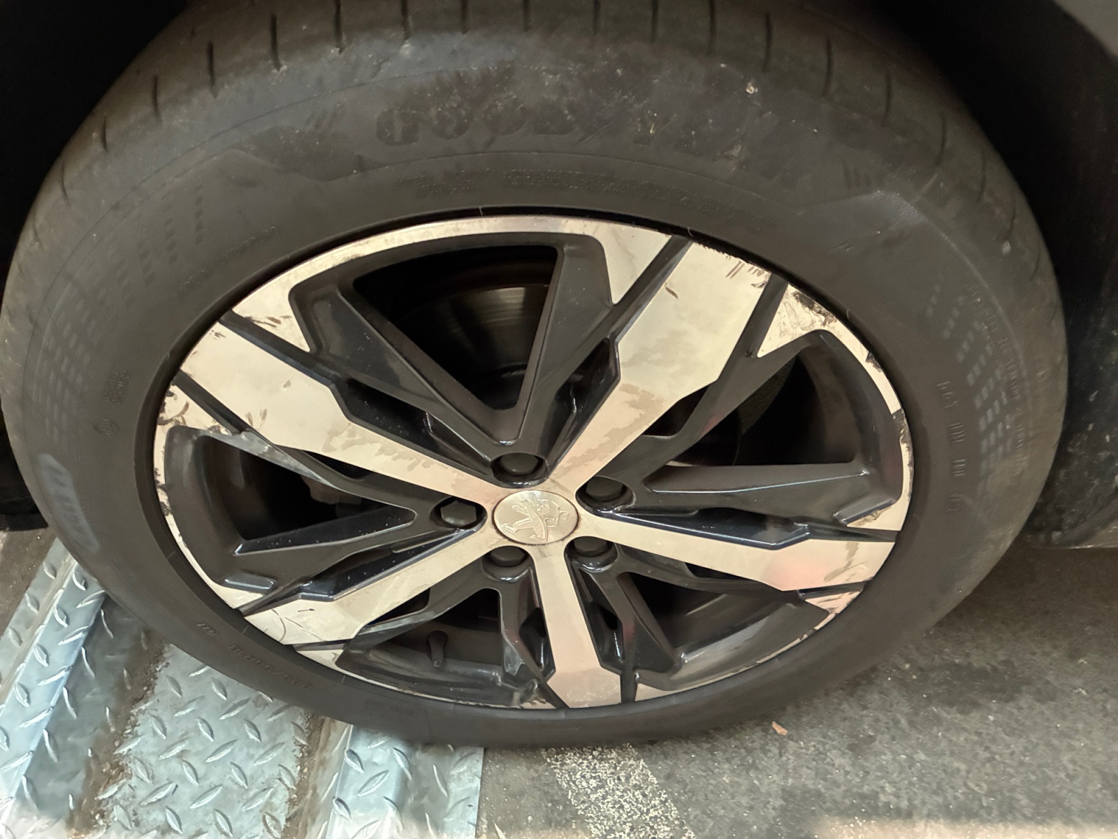 PEUGEOT 5008 PureTech 130ch S&S EAT8 GT Pack 7 places 2021