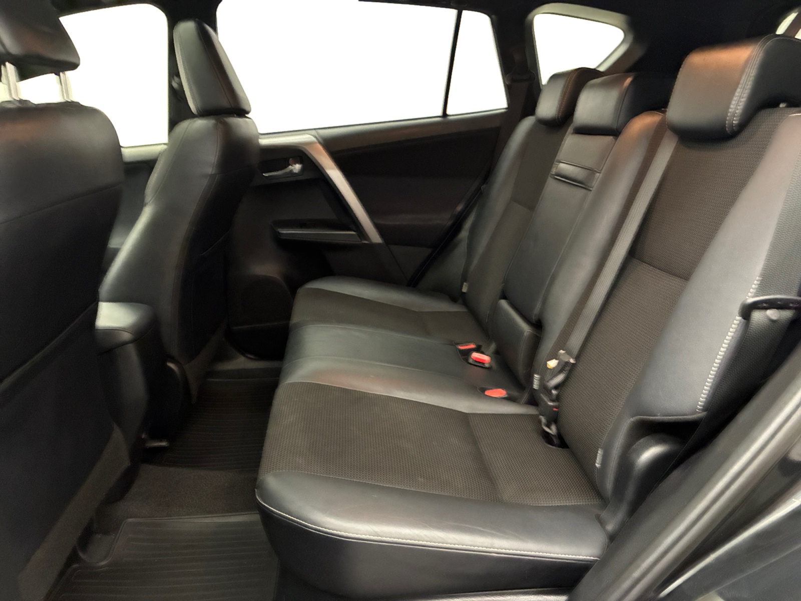 TOYOTA RAV4 Hybride Pro 2WD Black Edition 2018